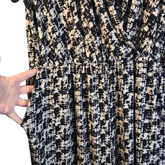 Kaileigh Black & White Print Jumper, Size 1X – Flowy & Flattering [0044] - Picture 4 of 7